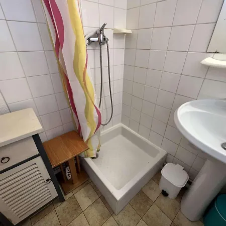 Apartment T2 Rdc Avec Parking, Proche Centre Et A - Fr-1-702-12